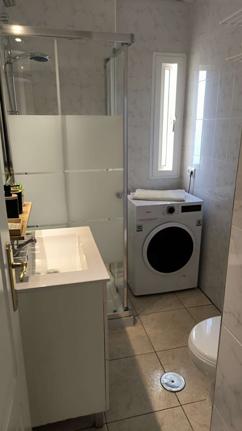 BELLISSIMO APPARTAMENTO CON 1 CAMERA DA LETTO IN VENDITA AD ARROYO DE LA MIEL (BENALMADENA)