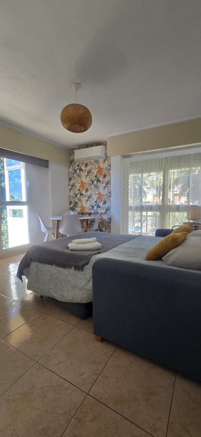 BELLISSIMO APPARTAMENTO CON 1 CAMERA DA LETTO IN VENDITA AD ARROYO DE LA MIEL (BENALMADENA)