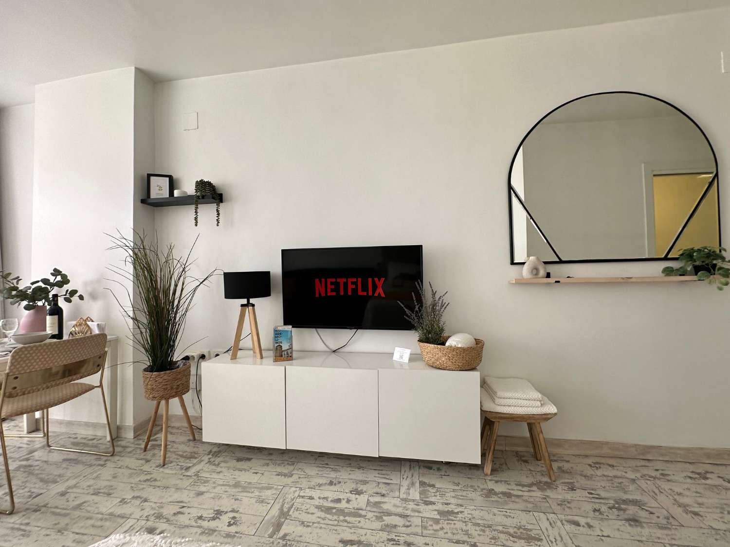 TIL LEIE FRA NÅ TIL 30.4.26 FINT STUDIO I SENTRUM AV TORREMOLINOS.