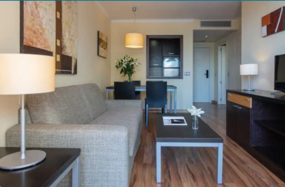 TIL LEJE FRA 1.5-26-30.6.26 OG FRA 1.9.26-30.6.27 MODERNE DUPLEX PENTHOUSE 200 M FRA STRANDEN I BENALMADENA