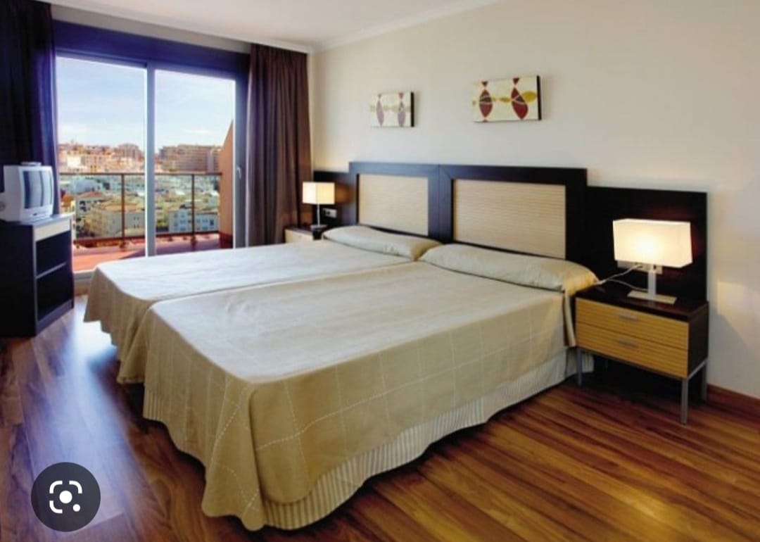 TIL LEJE FRA 1.5-26-30.6.26 OG FRA 1.9.26-30.6.27 MODERNE DUPLEX PENTHOUSE 200 M FRA STRANDEN I BENALMADENA