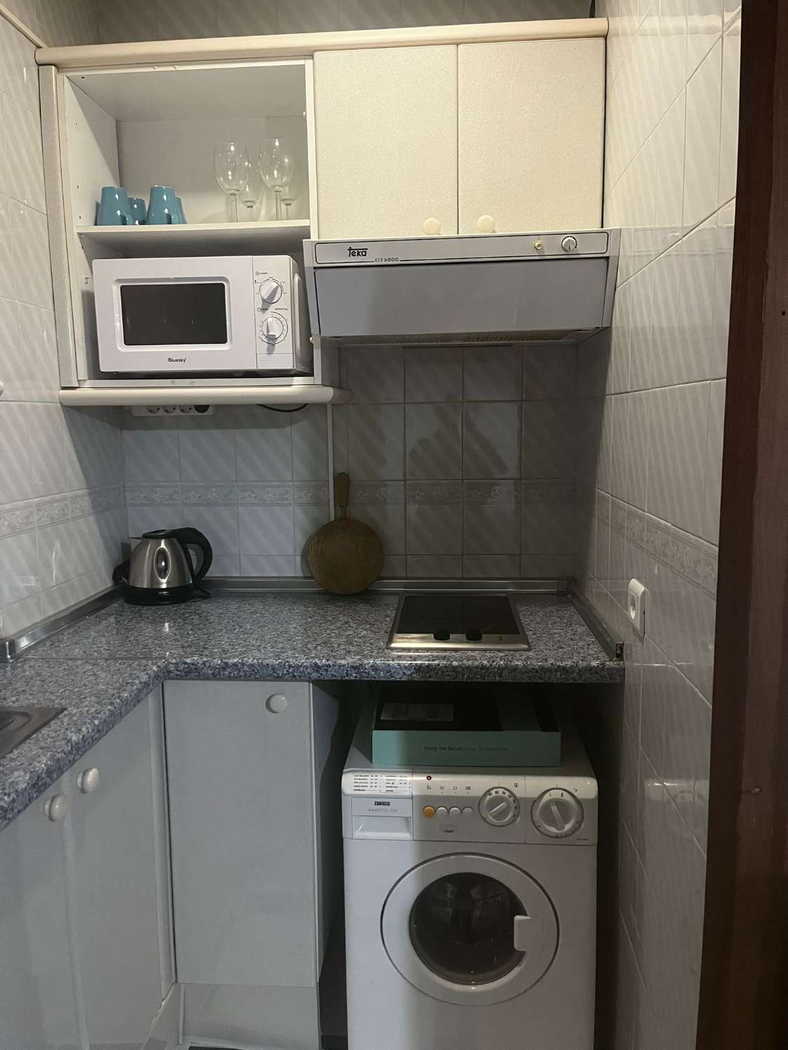 UTHYRNING FRÅN NU TILL 15.6.26 FIN LÄGENHET I BENALMADENA 60 METER FRÅN STRANDEN