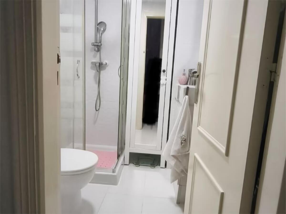 VACKER LÄGENHET MED HAVSUTSIKT TILL SALU I TORREMOLINOS