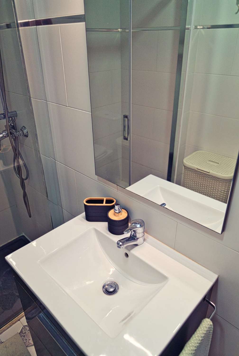 SE ALQUILA DESDE 15.12.25-15-6.26 y DESDE  1.9.26-15.6.27 BONITO APARTAMENTO A 100 METROS DE LA PLAYA EN BENALMÁDENA