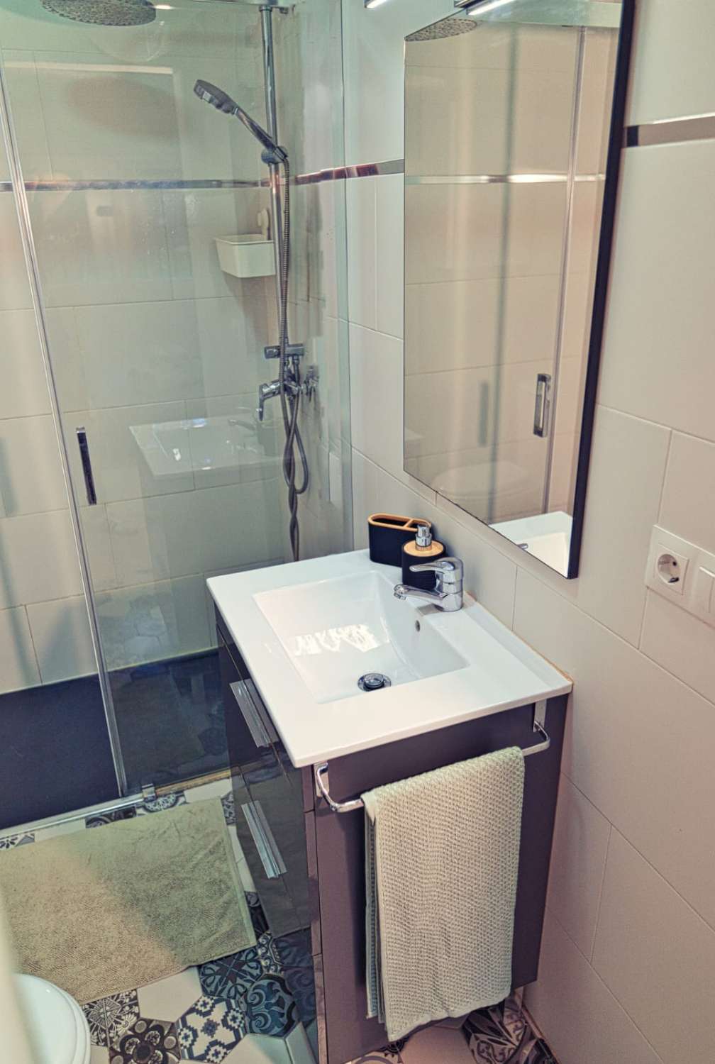 SE ALQUILA DESDE 15.12.25-15-6.26 y DESDE  1.9.26-15.6.27 BONITO APARTAMENTO A 100 METROS DE LA PLAYA EN BENALMÁDENA