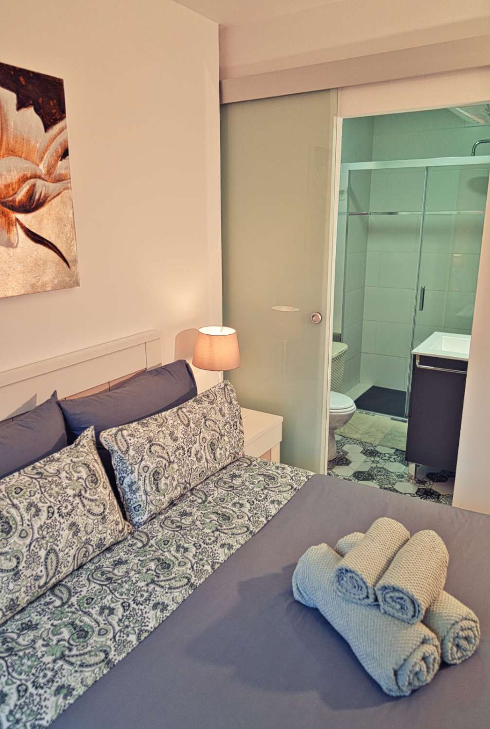 SE ALQUILA DESDE 15.12.25-15-6.26 y DESDE  1.9.26-15.6.27 BONITO APARTAMENTO A 100 METROS DE LA PLAYA EN BENALMÁDENA