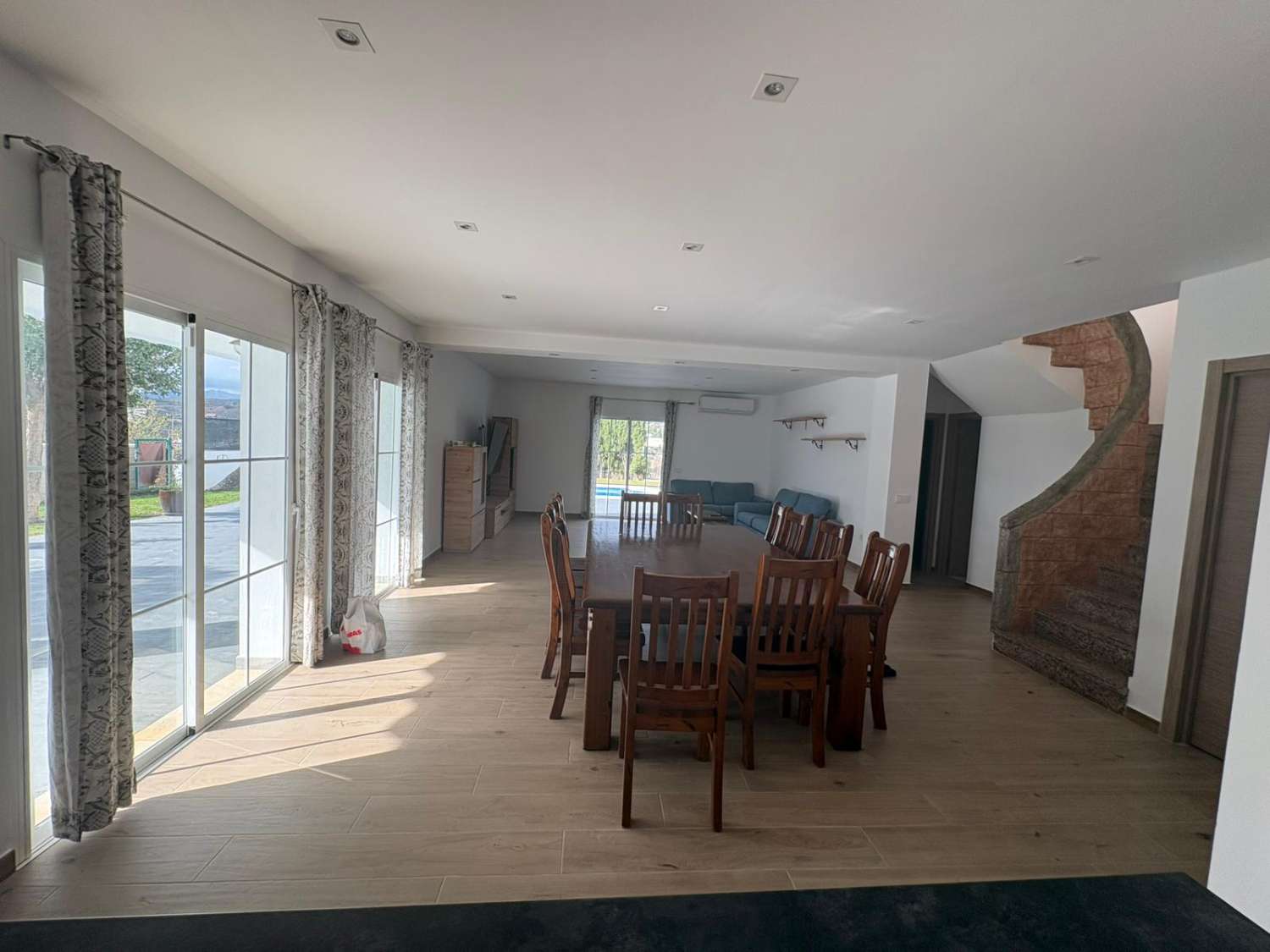 PRACHTIGE VILLA TE HUUR OP HET PLATTELAND IN DE OMGEVING VAN LA ALQUERIA (MIJAS)