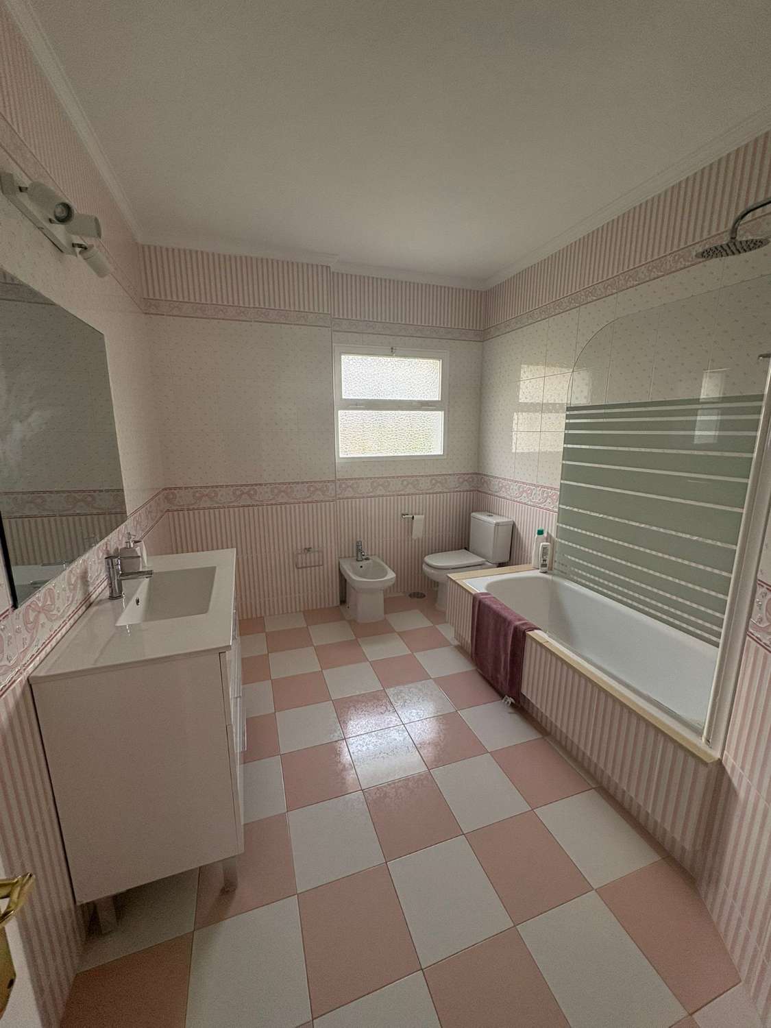 PRACHTIGE VILLA TE HUUR OP HET PLATTELAND IN DE OMGEVING VAN LA ALQUERIA (MIJAS)