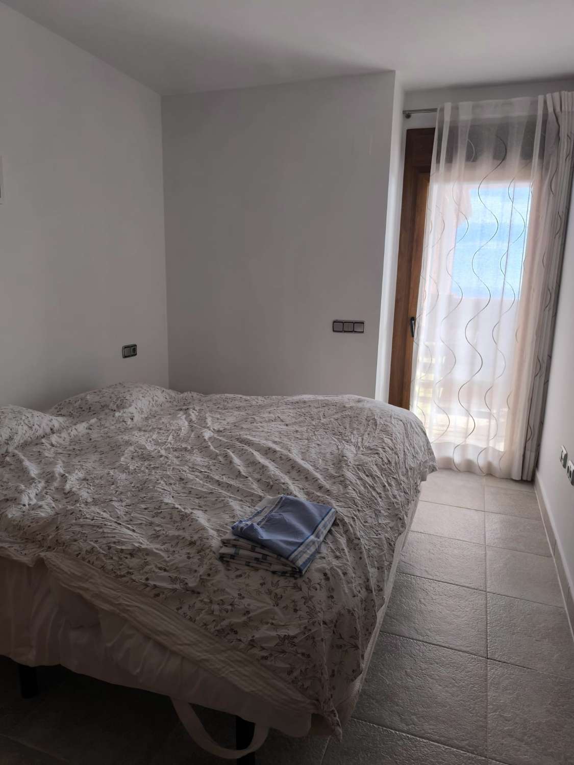 LANGSIKTIG TIL LEIE FRA NÅ AV VAKKER LEILIGHET MED HAVUTSIKT I ALTOS DEL HIGUERON