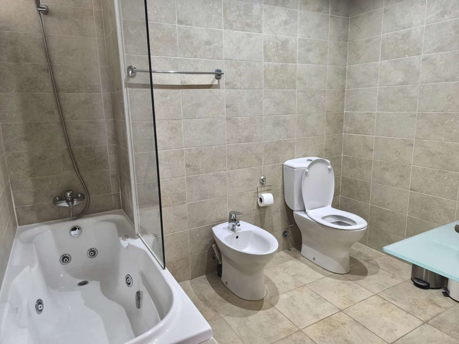 LANGSIKTIG TIL LEIE FRA NÅ AV VAKKER LEILIGHET MED HAVUTSIKT I ALTOS DEL HIGUERON