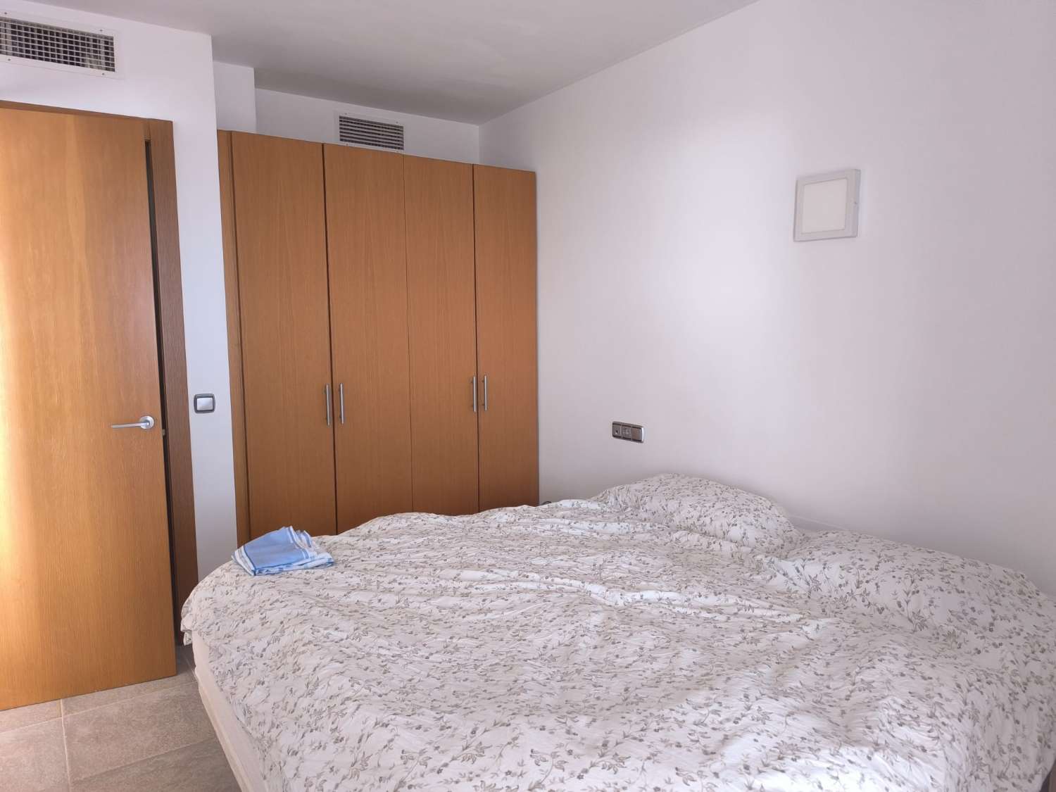 LANGSIKTIG TIL LEIE FRA NÅ AV VAKKER LEILIGHET MED HAVUTSIKT I ALTOS DEL HIGUERON