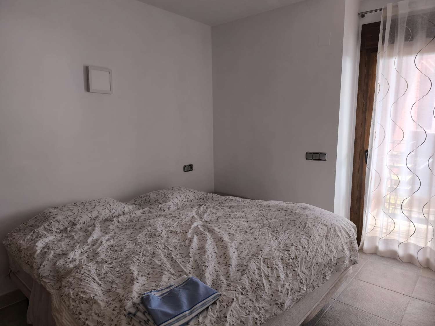 LANGSIKTIG TIL LEIE FRA NÅ AV VAKKER LEILIGHET MED HAVUTSIKT I ALTOS DEL HIGUERON