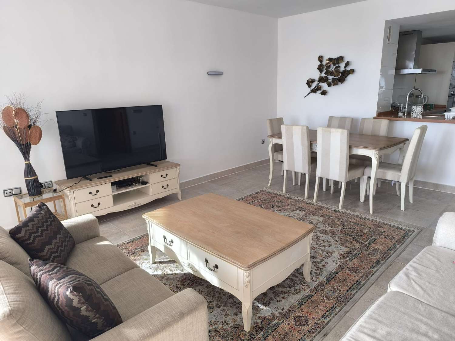 LANGSIKTIG TIL LEIE FRA NÅ AV VAKKER LEILIGHET MED HAVUTSIKT I ALTOS DEL HIGUERON