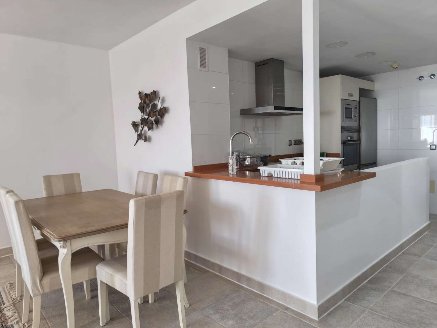 LANGSIKTIG TIL LEIE FRA NÅ AV VAKKER LEILIGHET MED HAVUTSIKT I ALTOS DEL HIGUERON