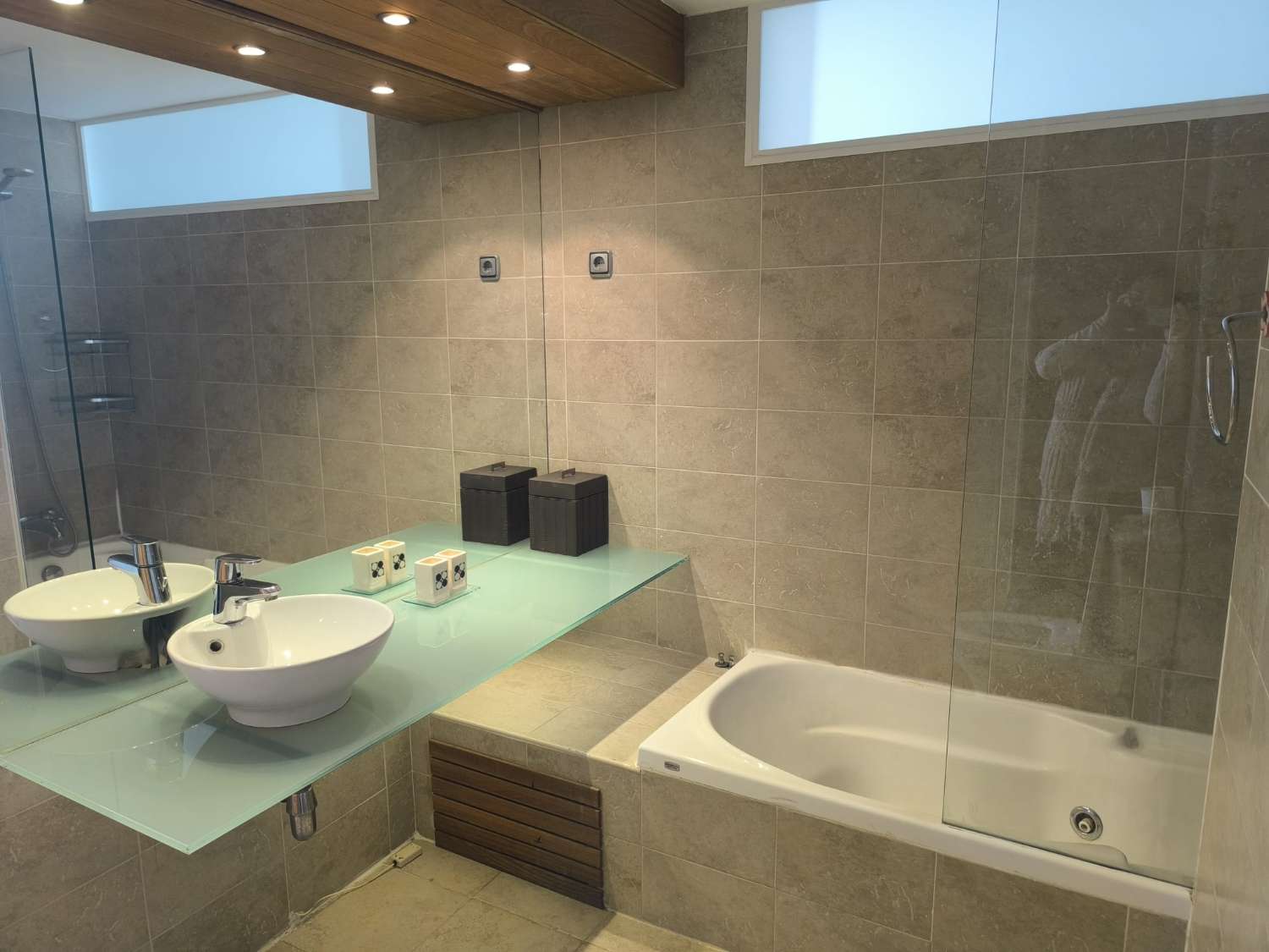 LANGSIKTIG TIL LEIE FRA NÅ AV VAKKER LEILIGHET MED HAVUTSIKT I ALTOS DEL HIGUERON