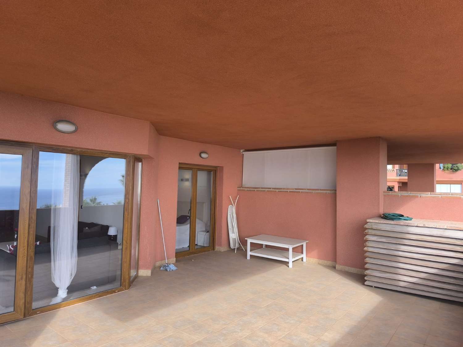 LANGSIKTIG TIL LEIE FRA NÅ AV VAKKER LEILIGHET MED HAVUTSIKT I ALTOS DEL HIGUERON