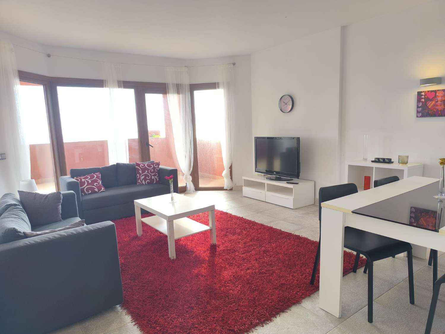 LANGSIKTIG TIL LEIE FRA NÅ AV VAKKER LEILIGHET MED HAVUTSIKT I ALTOS DEL HIGUERON