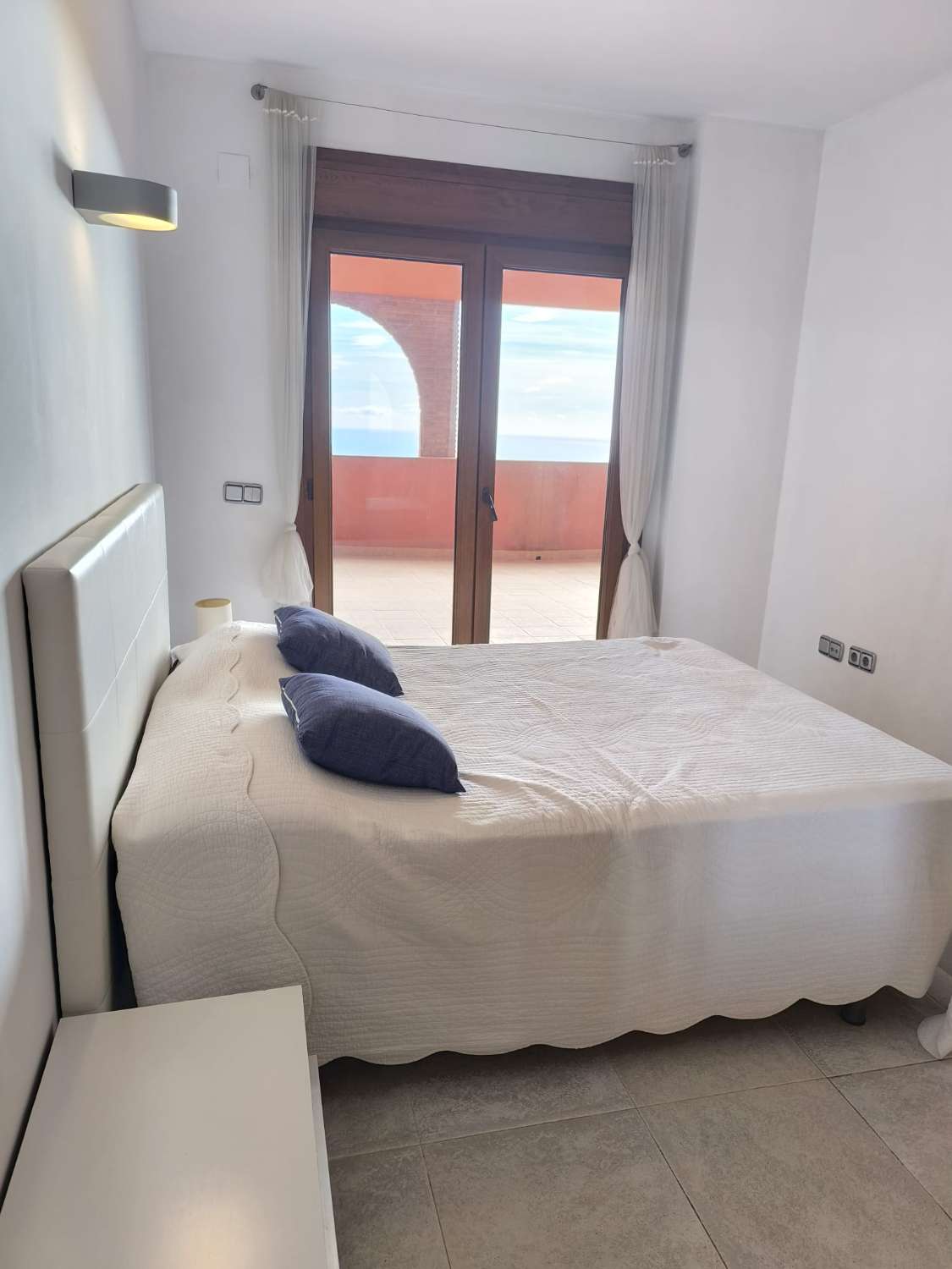 LANGSIKTIG TIL LEIE FRA NÅ AV VAKKER LEILIGHET MED HAVUTSIKT I ALTOS DEL HIGUERON