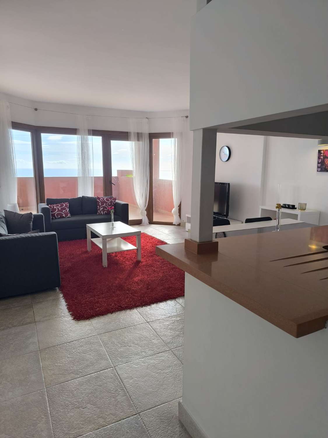 LANGSIKTIG TIL LEIE FRA NÅ AV VAKKER LEILIGHET MED HAVUTSIKT I ALTOS DEL HIGUERON