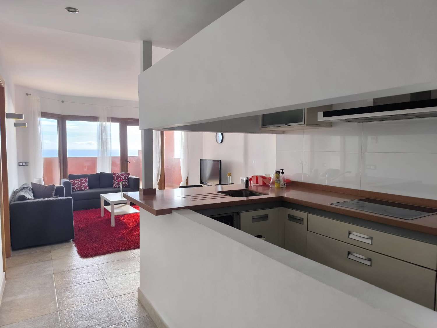 LANGSIKTIG TIL LEIE FRA NÅ AV VAKKER LEILIGHET MED HAVUTSIKT I ALTOS DEL HIGUERON