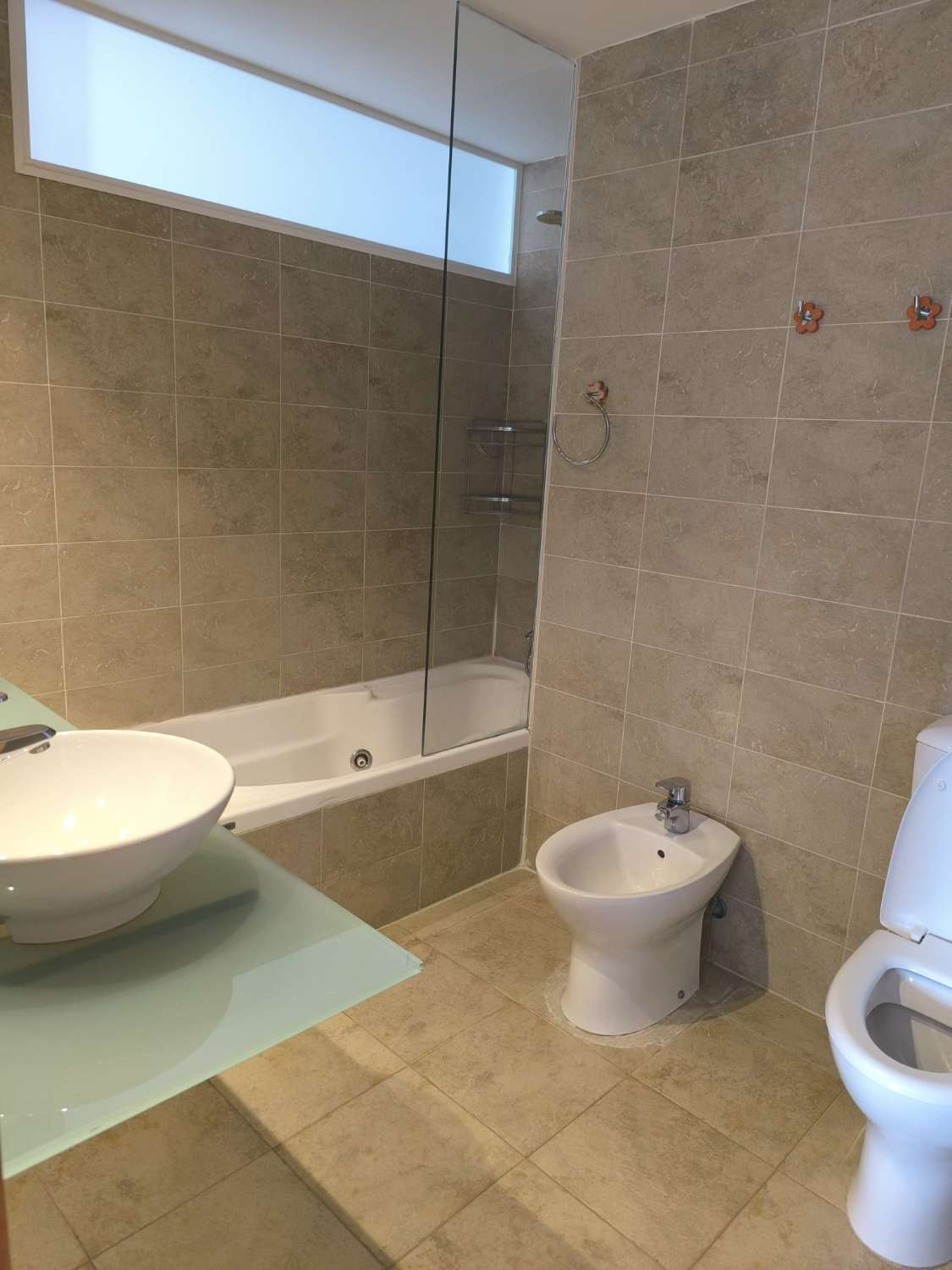 LANGSIKTIG TIL LEIE FRA NÅ AV VAKKER LEILIGHET MED HAVUTSIKT I ALTOS DEL HIGUERON