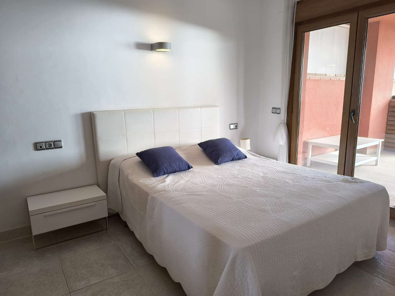 LANGSIKTIG TIL LEIE FRA NÅ AV VAKKER LEILIGHET MED HAVUTSIKT I ALTOS DEL HIGUERON