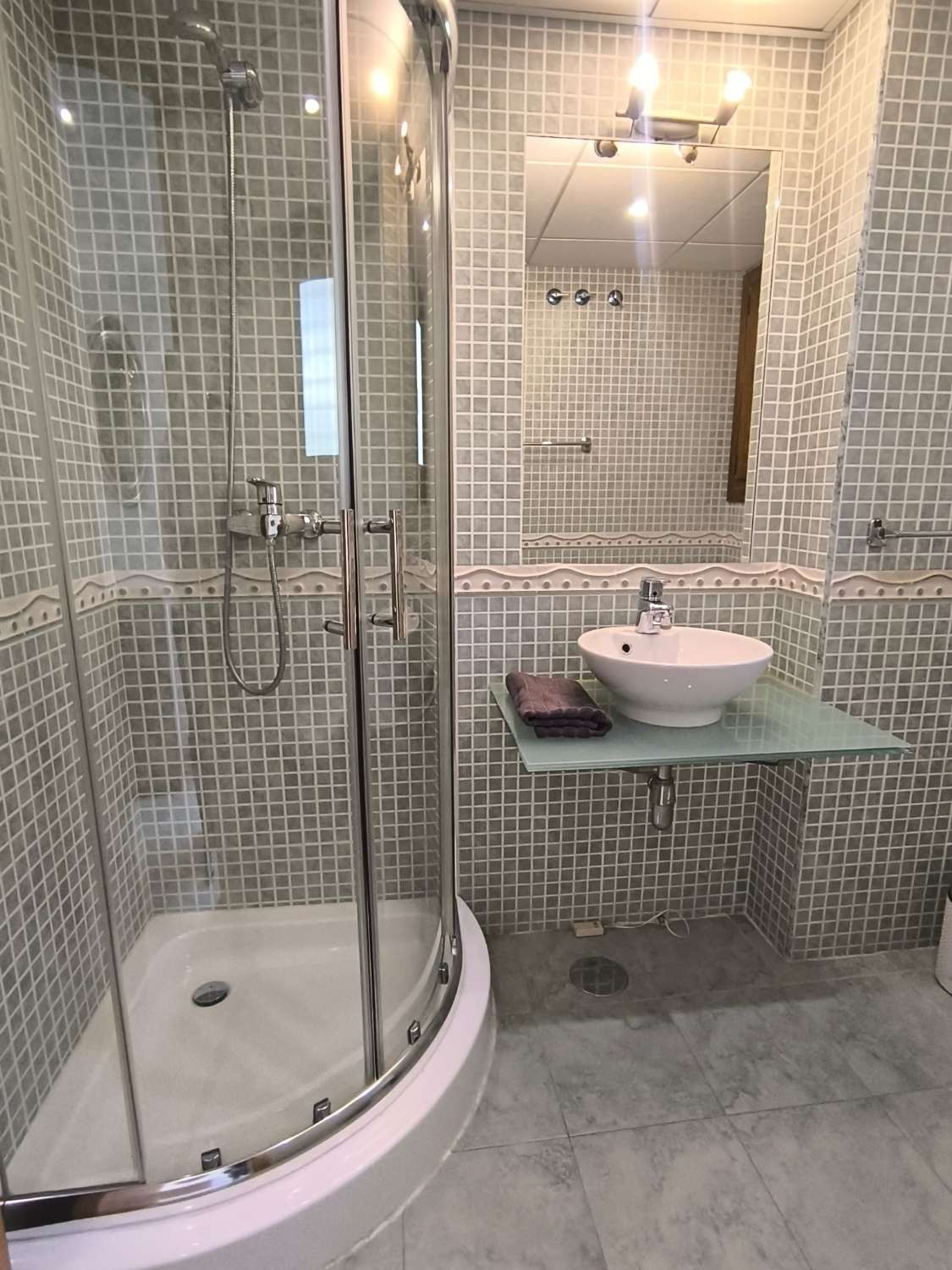 LANGSIKTIG TIL LEIE FRA NÅ AV VAKKER LEILIGHET MED HAVUTSIKT I ALTOS DEL HIGUERON