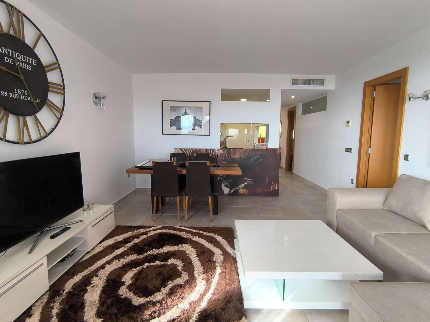 LANGSIKTIG TIL LEIE FRA NÅ AV VAKKER LEILIGHET MED HAVUTSIKT I ALTOS DEL HIGUERON