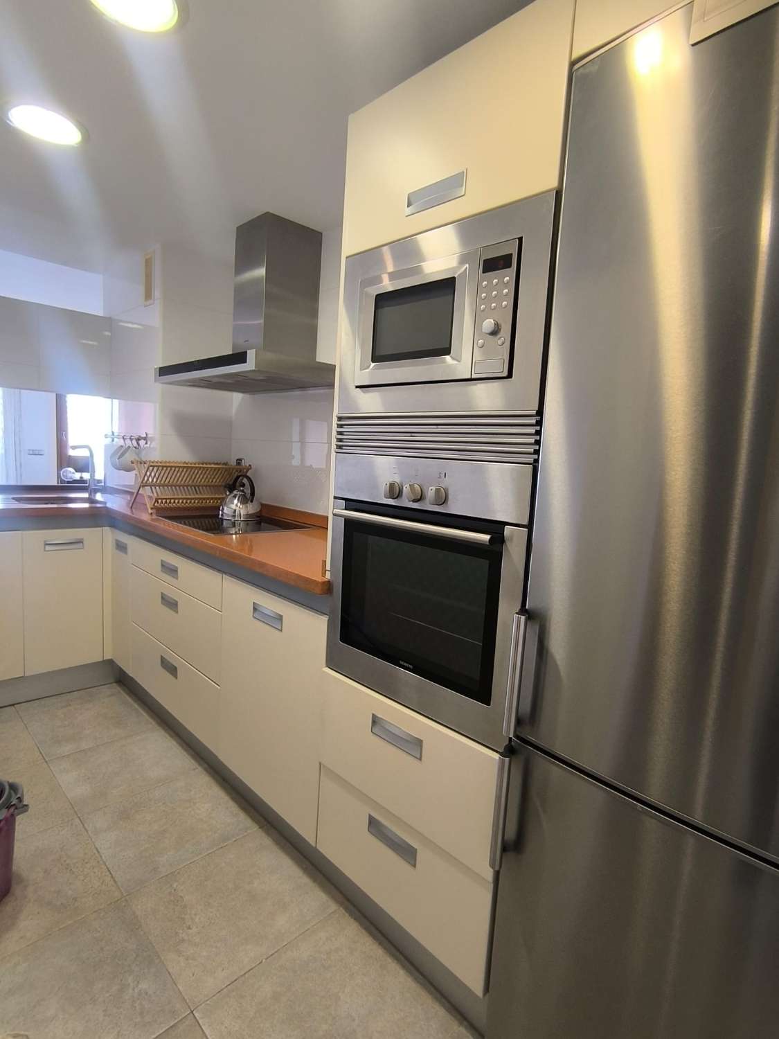 LANGSIKTIG TIL LEIE FRA NÅ AV VAKKER LEILIGHET MED HAVUTSIKT I ALTOS DEL HIGUERON