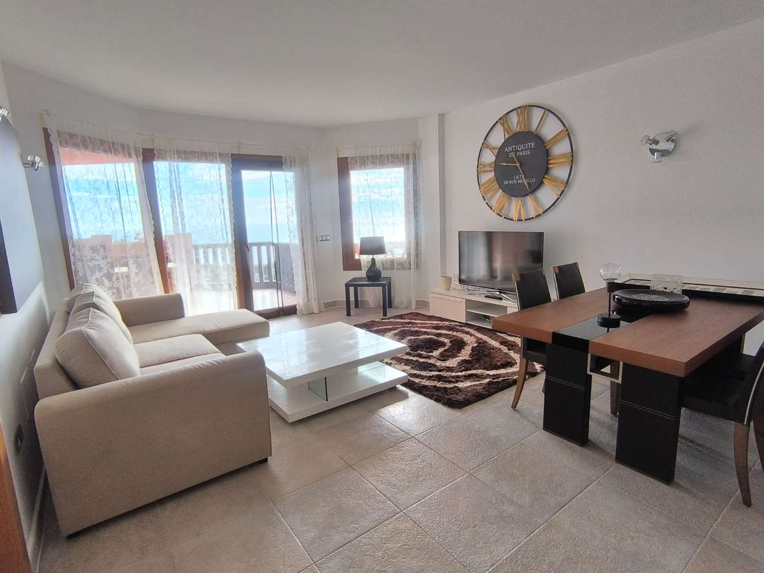 LANGSIKTIG TIL LEIE FRA NÅ AV VAKKER LEILIGHET MED HAVUTSIKT I ALTOS DEL HIGUERON