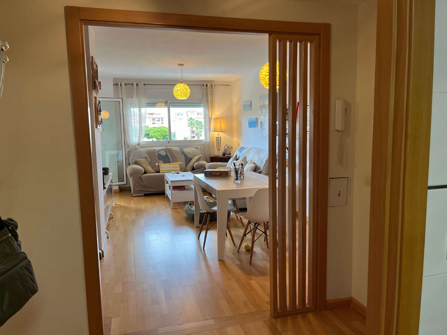 SE VENDE BONITO PISO CON VISTAS AL MAR EN ZONA DEL PINILLO (TORREMOLINOS)