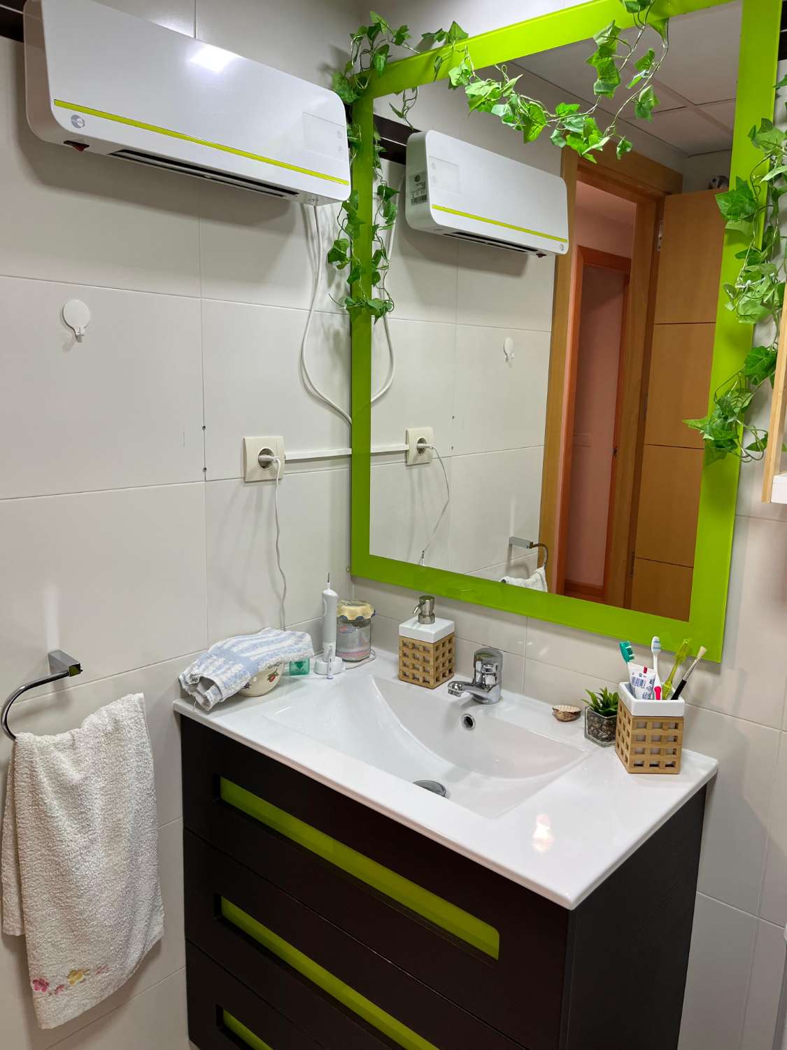 SE VENDE BONITO PISO CON VISTAS AL MAR EN ZONA DEL PINILLO (TORREMOLINOS)