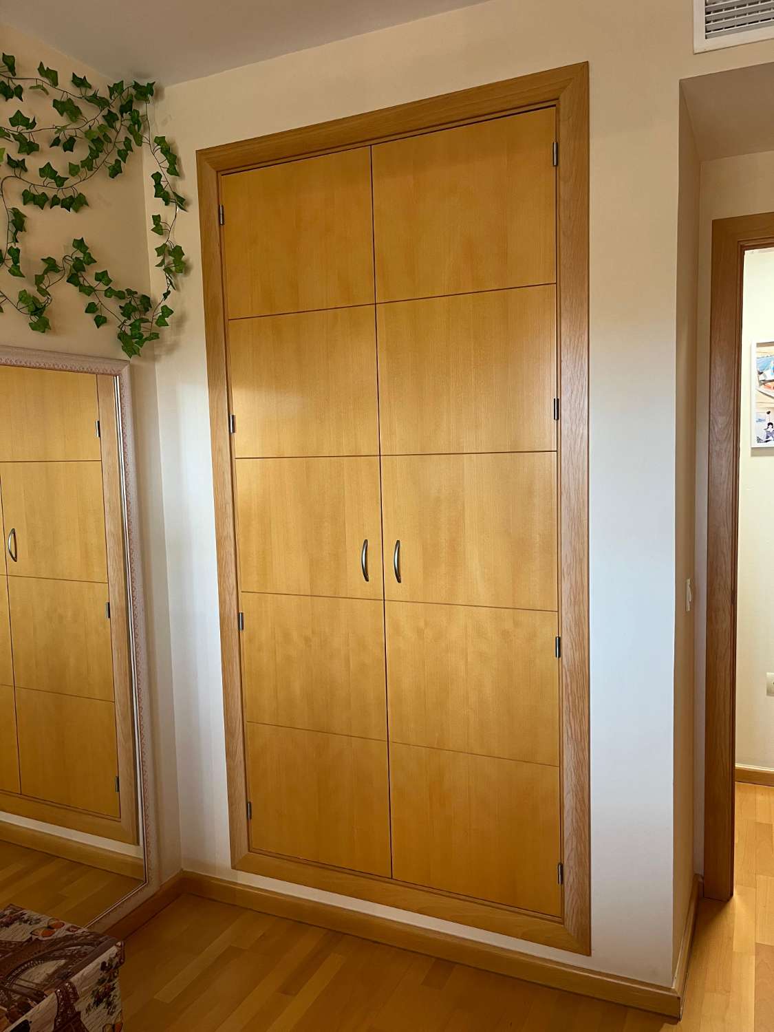 SE VENDE BONITO PISO CON VISTAS AL MAR EN ZONA DEL PINILLO (TORREMOLINOS)