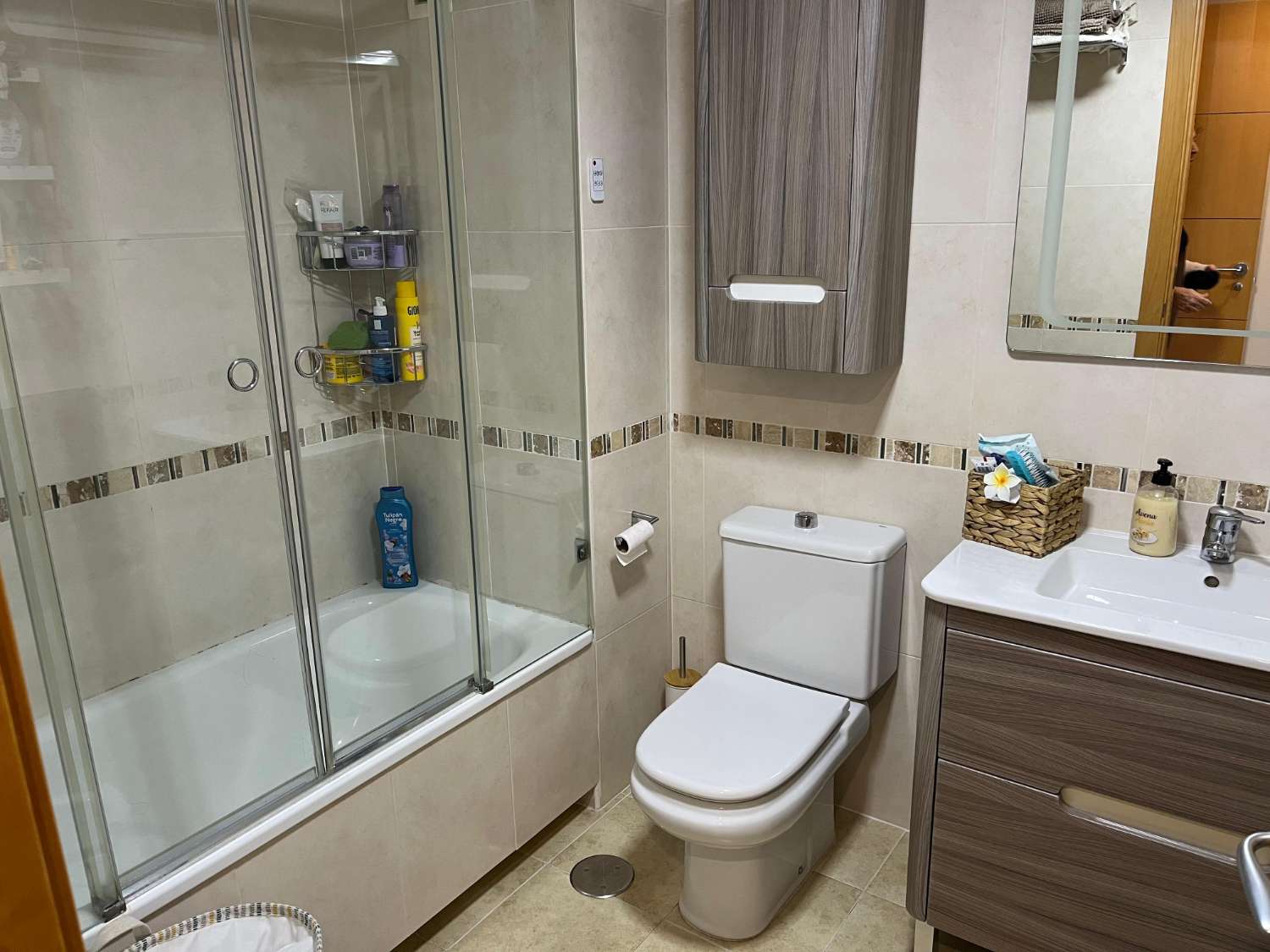 SE VENDE BONITO PISO CON VISTAS AL MAR EN ZONA DEL PINILLO (TORREMOLINOS)