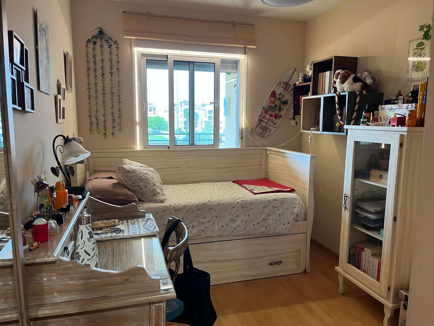 SE VENDE BONITO PISO CON VISTAS AL MAR EN ZONA DEL PINILLO (TORREMOLINOS)