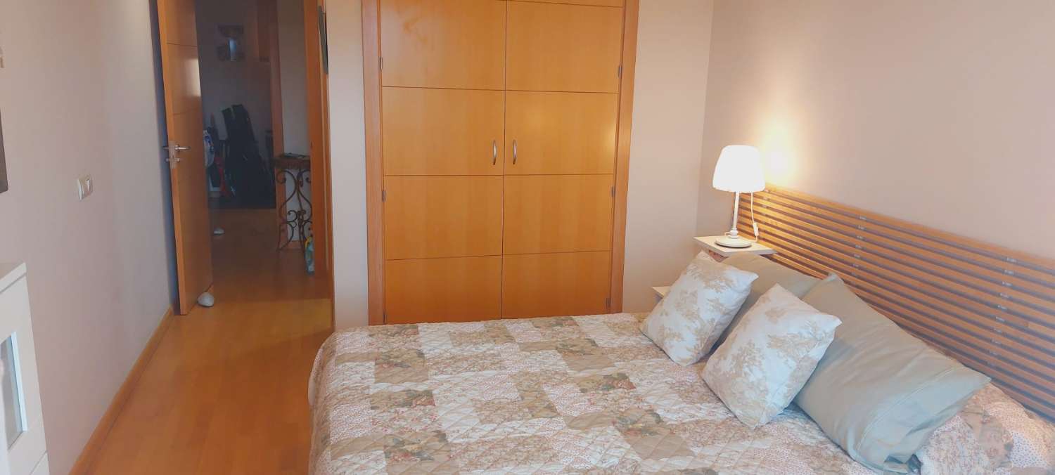 SE VENDE BONITO PISO CON VISTAS AL MAR EN ZONA DEL PINILLO (TORREMOLINOS)