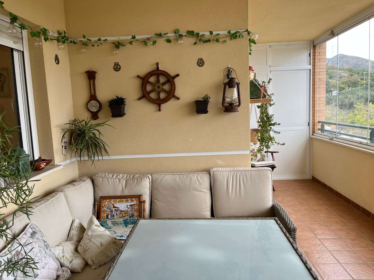 SE VENDE BONITO PISO CON VISTAS AL MAR EN ZONA DEL PINILLO (TORREMOLINOS)