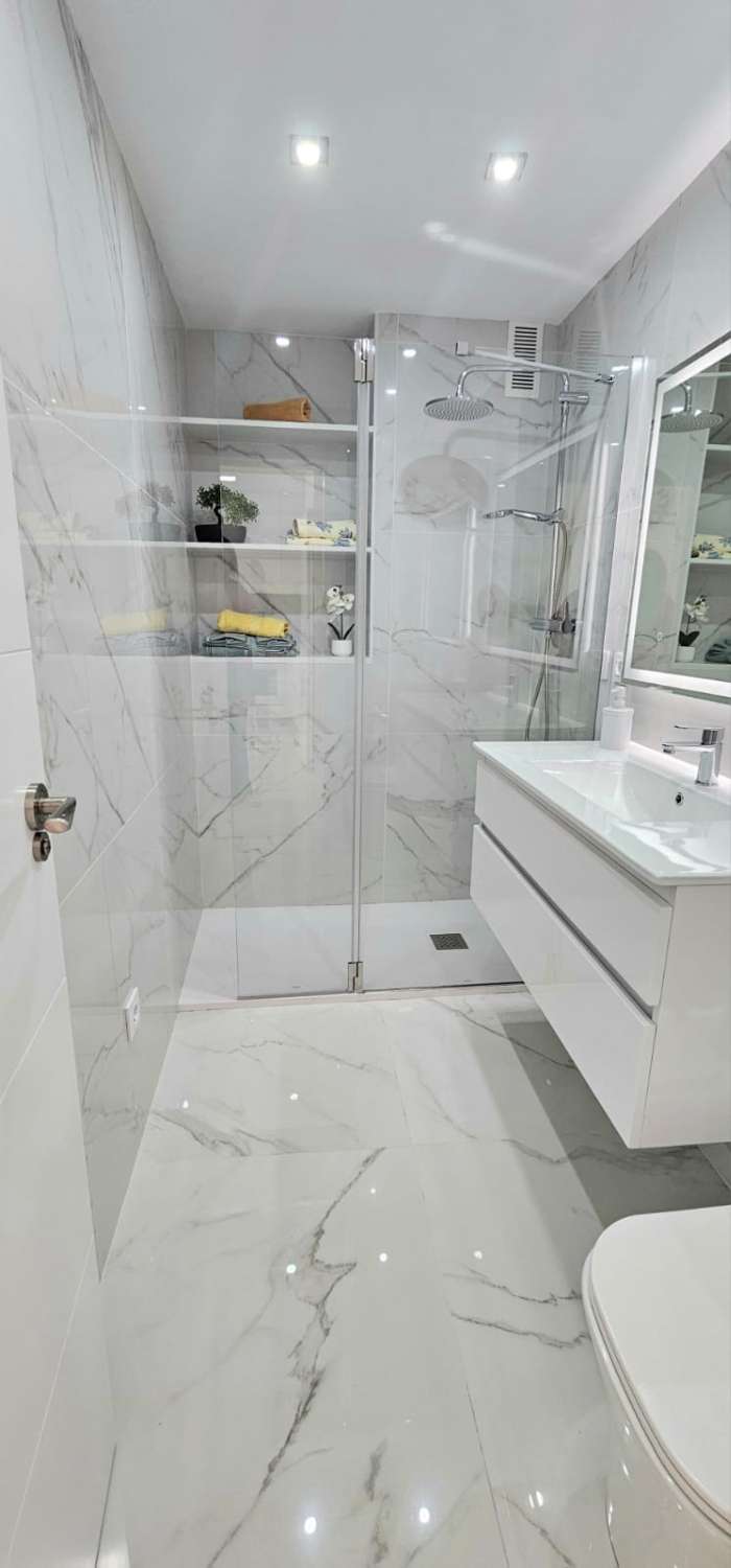 UTHYRNING NU - 30.6.26 OCH FRÅN 1.9.26-30.6.27 VACKER LÄGENHET MED UTSIKT MOT HAVET I FUENGIROLA