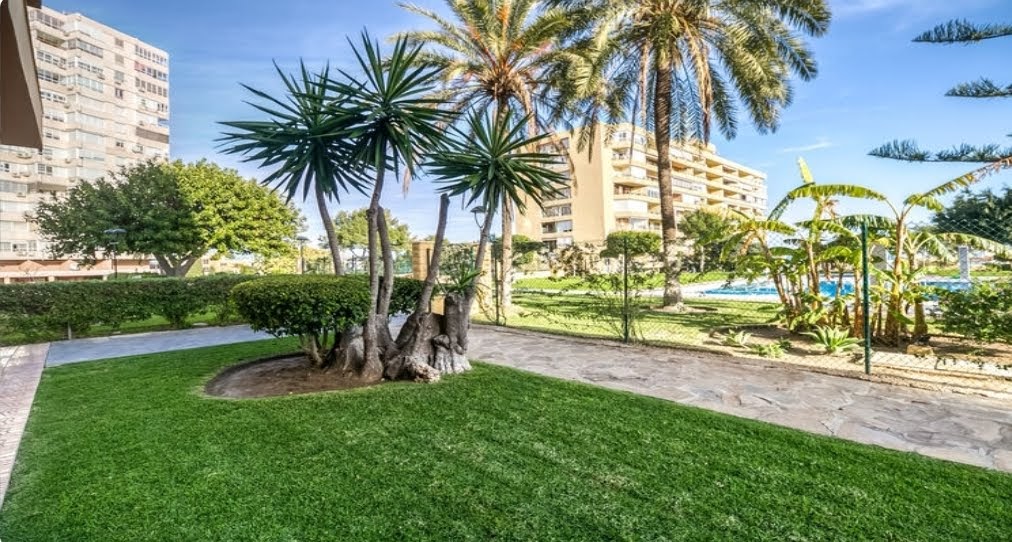 NICE APARTMENT FOR SALE IN LA COLINA AREA (TORREMOLINOS)