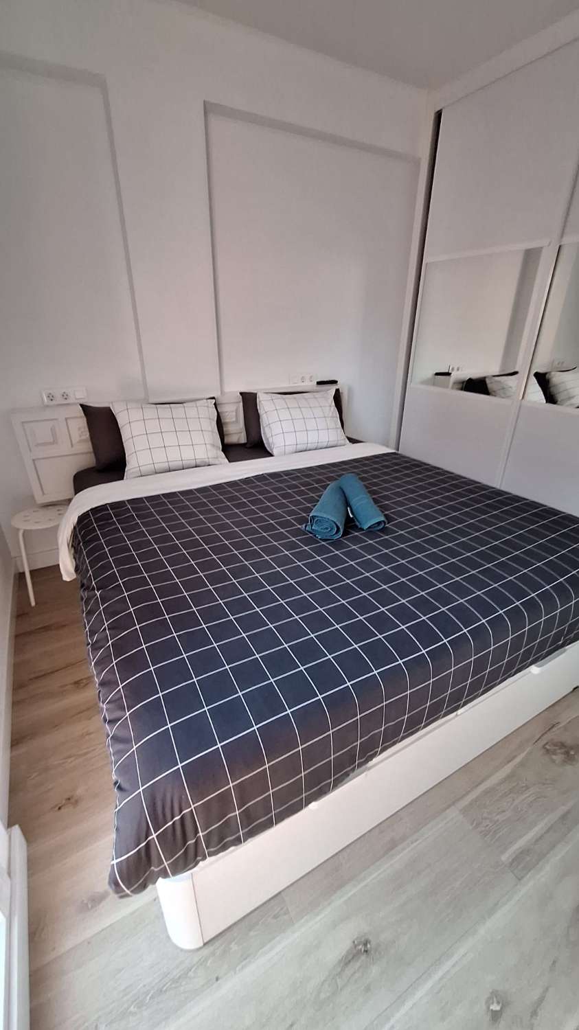 TE HUUR VAN 30/11/26 TOT 28-03-27 PRACHTIG 1ST LINE APPARTEMENT MET PRACHTIG ZEEZICHT IN FUENGIROLA