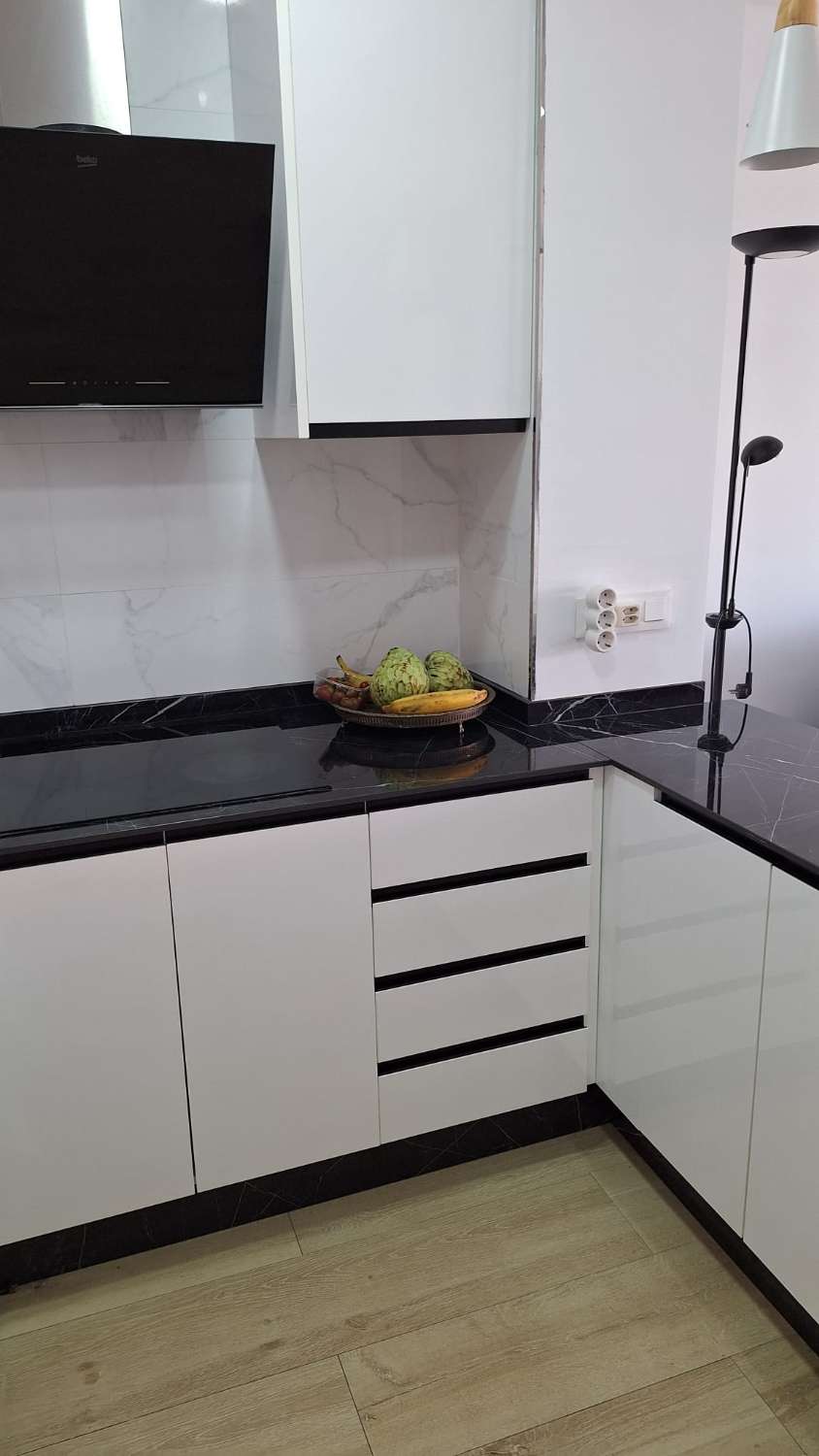 TE HUUR VAN 30/11/26 TOT 28-03-27 PRACHTIG 1ST LINE APPARTEMENT MET PRACHTIG ZEEZICHT IN FUENGIROLA