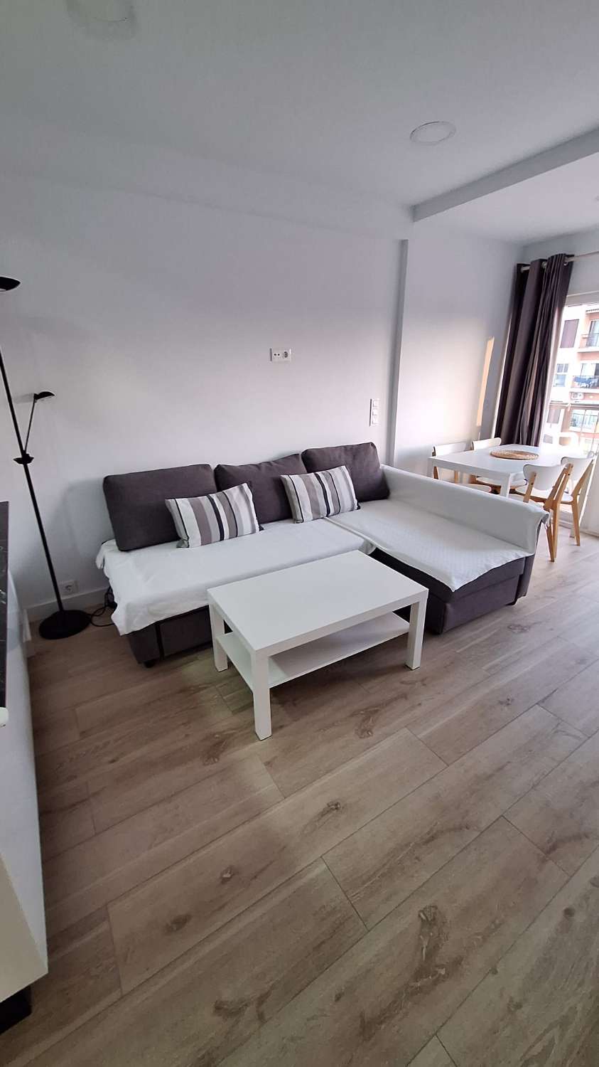 TE HUUR VAN 30/11/26 TOT 28-03-27 PRACHTIG 1ST LINE APPARTEMENT MET PRACHTIG ZEEZICHT IN FUENGIROLA