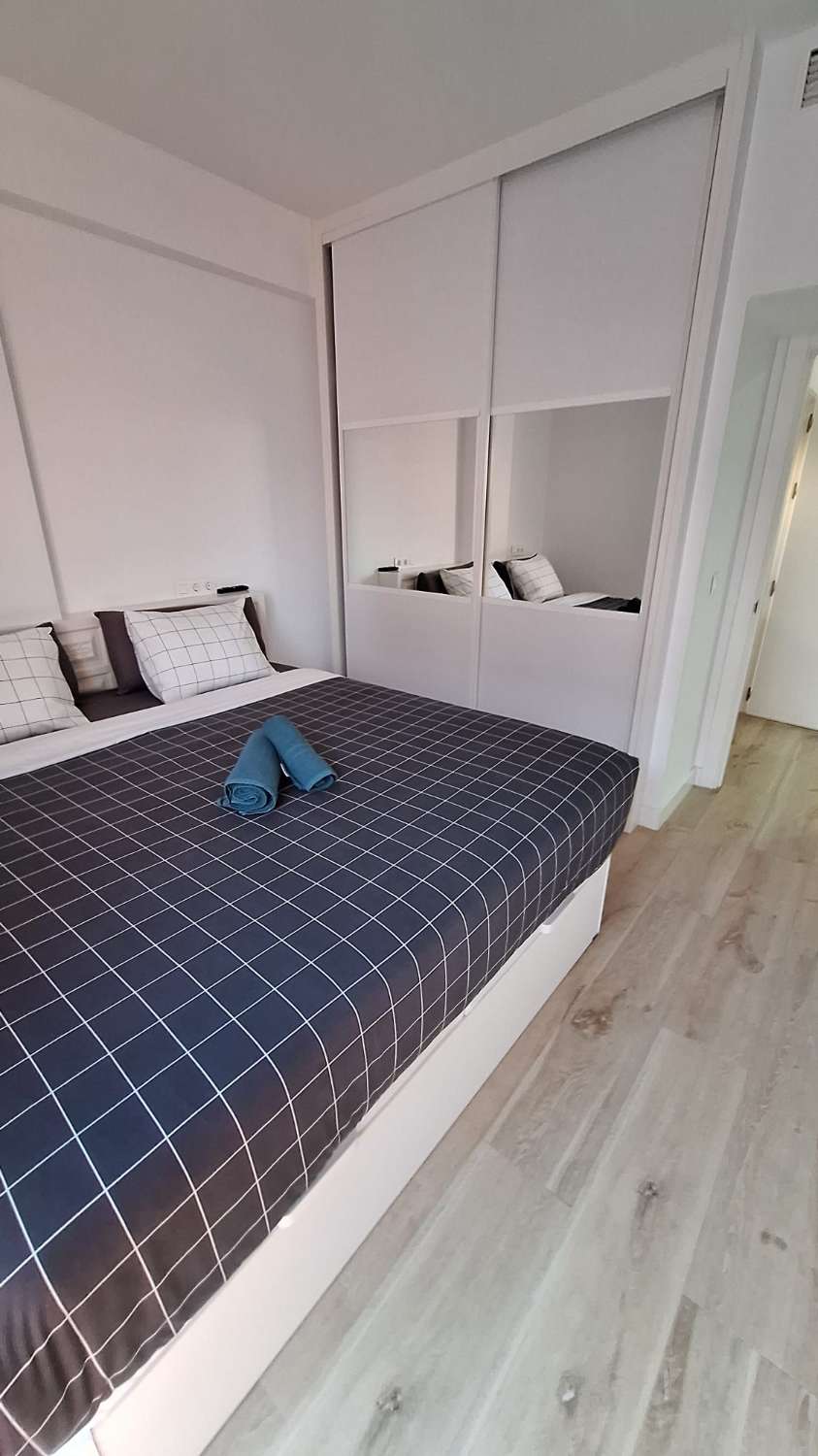 TE HUUR VAN 30/11/26 TOT 28-03-27 PRACHTIG 1ST LINE APPARTEMENT MET PRACHTIG ZEEZICHT IN FUENGIROLA