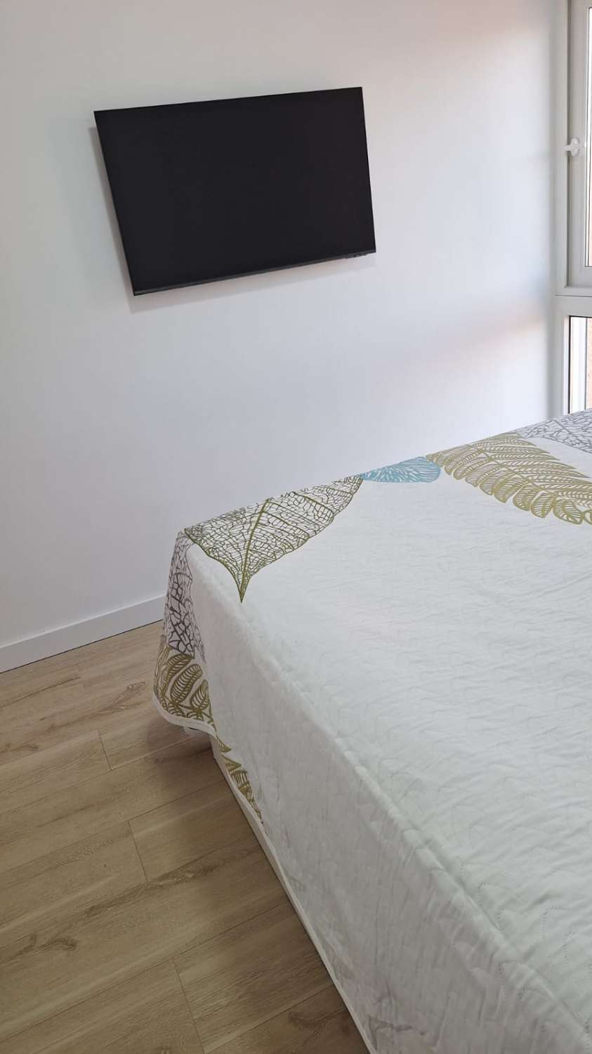 TE HUUR VAN 30/11/26 TOT 28-03-27 PRACHTIG 1ST LINE APPARTEMENT MET PRACHTIG ZEEZICHT IN FUENGIROLA