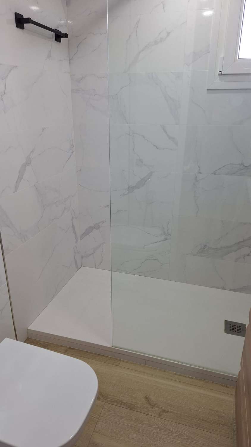 TE HUUR VAN 30/11/26 TOT 28-03-27 PRACHTIG 1ST LINE APPARTEMENT MET PRACHTIG ZEEZICHT IN FUENGIROLA