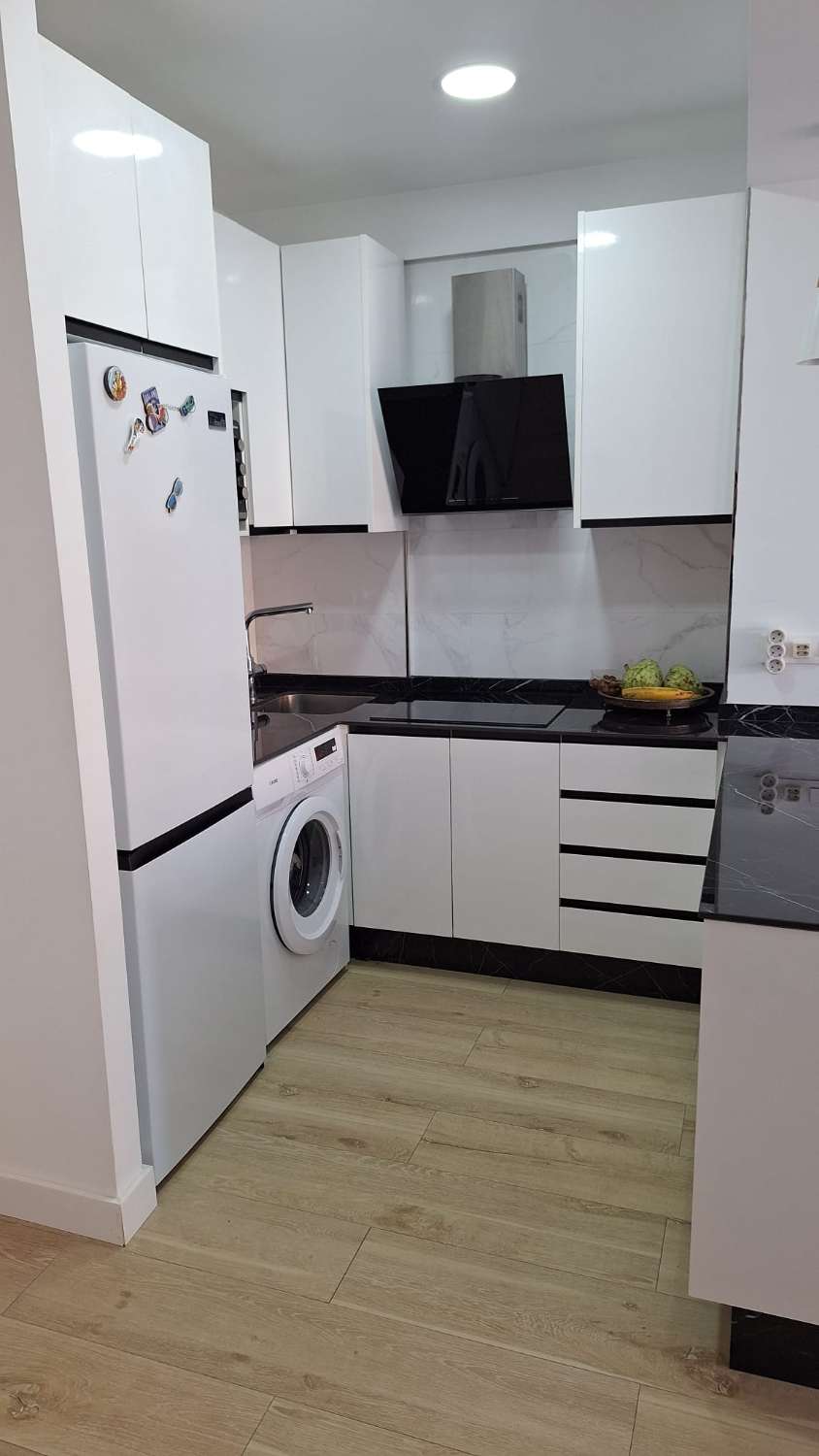 TE HUUR VAN 30/11/26 TOT 28-03-27 PRACHTIG 1ST LINE APPARTEMENT MET PRACHTIG ZEEZICHT IN FUENGIROLA