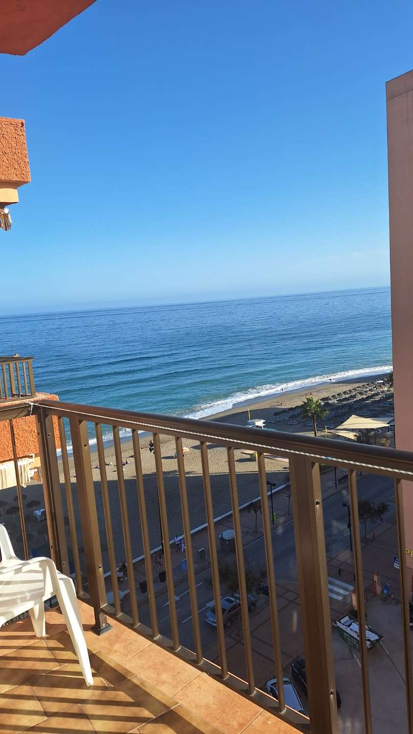 TE HUUR VAN 30/11/26 TOT 28-03-27 PRACHTIG 1ST LINE APPARTEMENT MET PRACHTIG ZEEZICHT IN FUENGIROLA