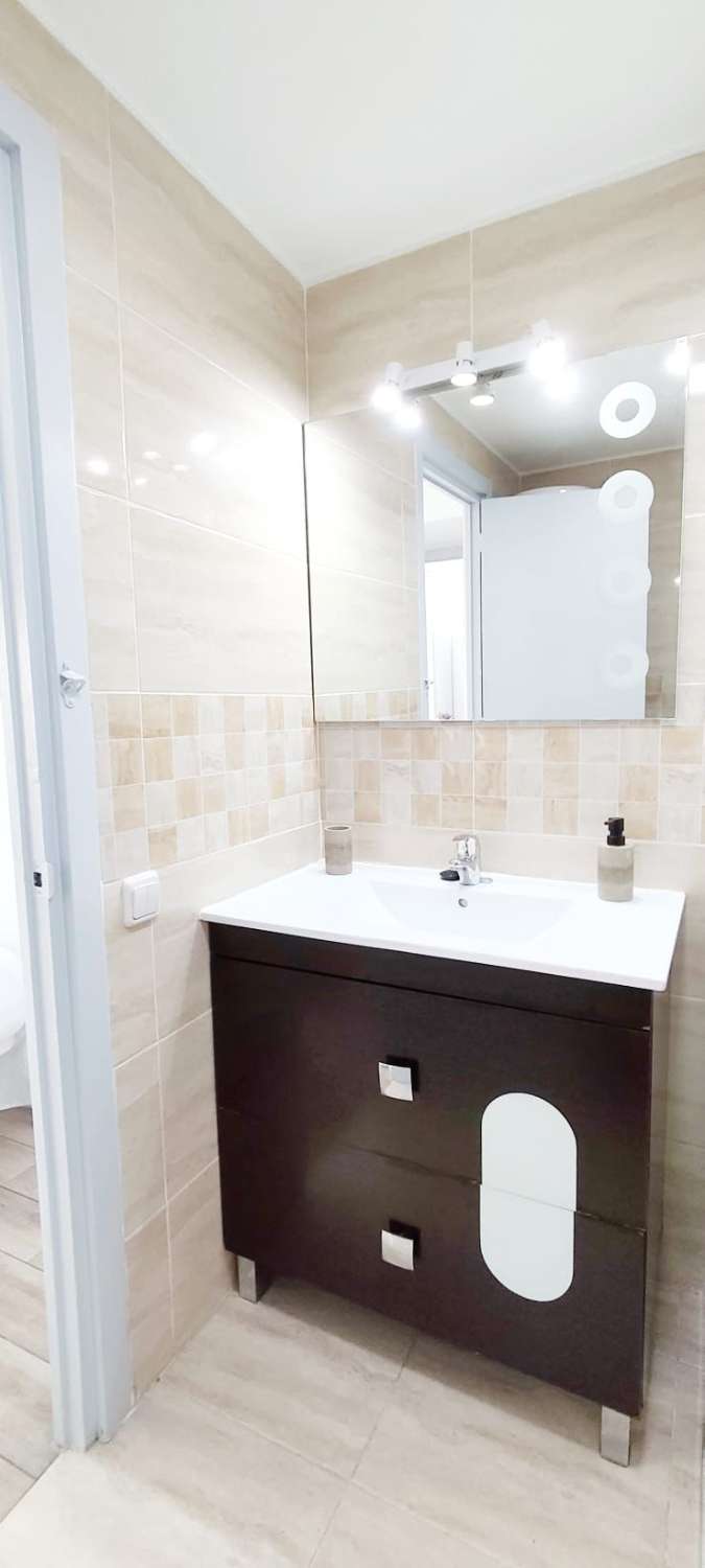 FIN LÄGENHET ATT HYRA I CENTRALA TORREMOLINOS FÖR LÅNGSIKTIGT