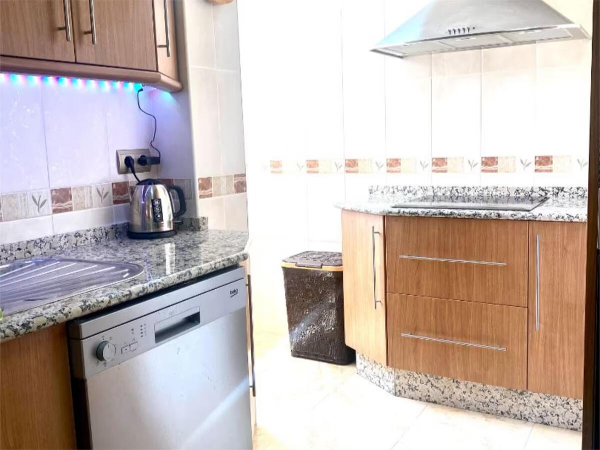 BELLISSIMO APPARTAMENTO IN VENDITA CON LICENZA TURISTICA NEL CENTRO DI FUENGIROLA