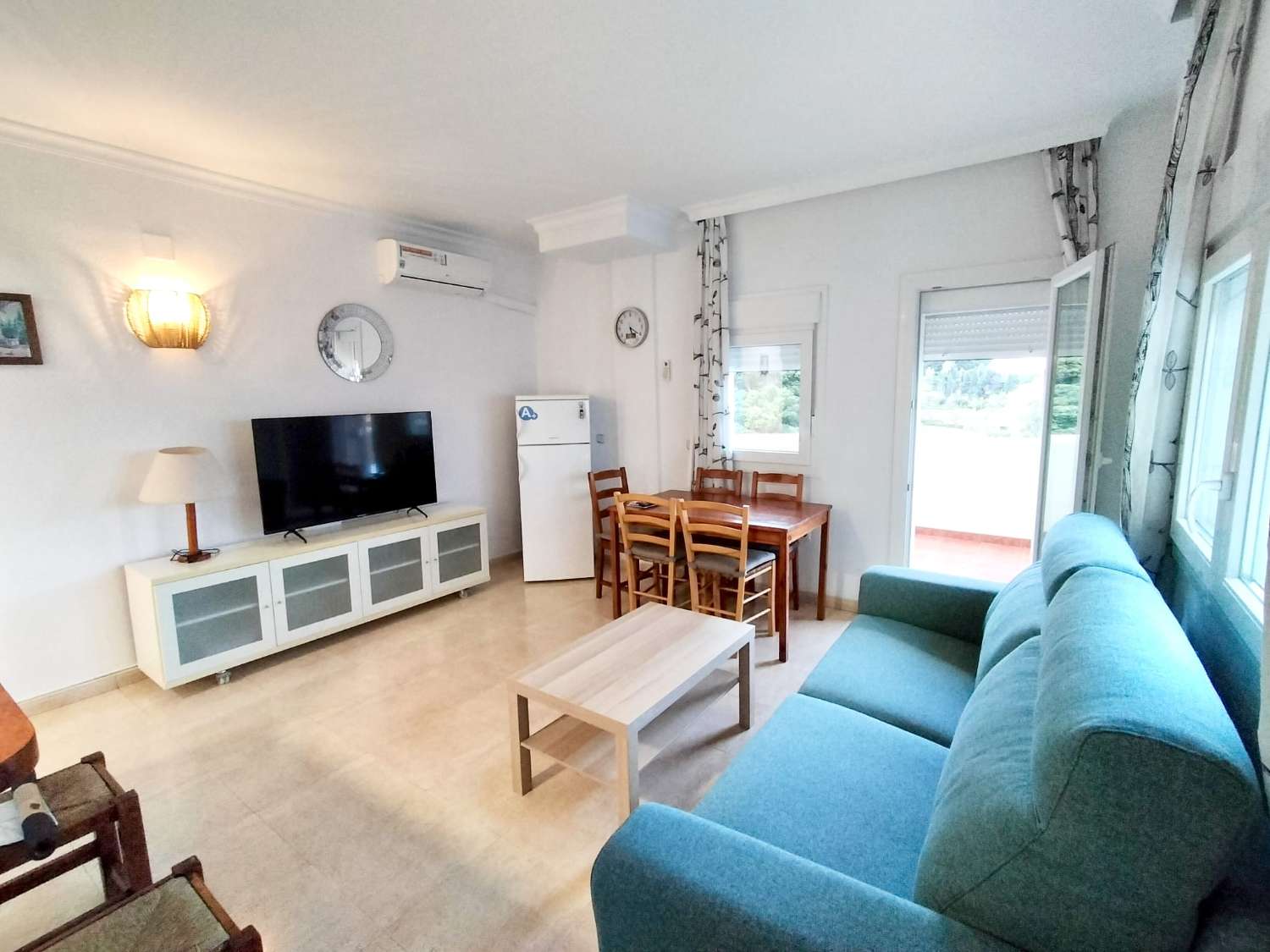 FLOT LEJLIGHED MED HAV I BENALMADENA PÅ 2. LINJE AF STRANDEN TIL LEJE PÅ LANG SIGT